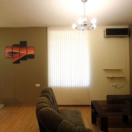 Studio With Balcony On Sayat Nova Avenue Yerevan Exterior photo