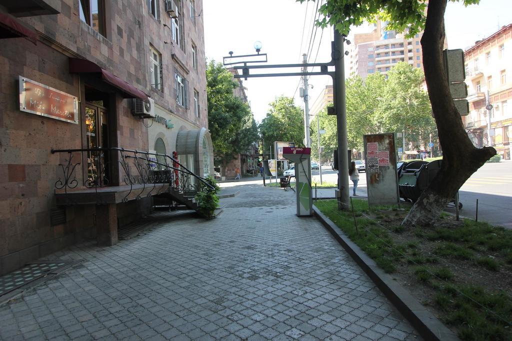 Studio With Balcony On Sayat Nova Avenue Yerevan Exterior photo